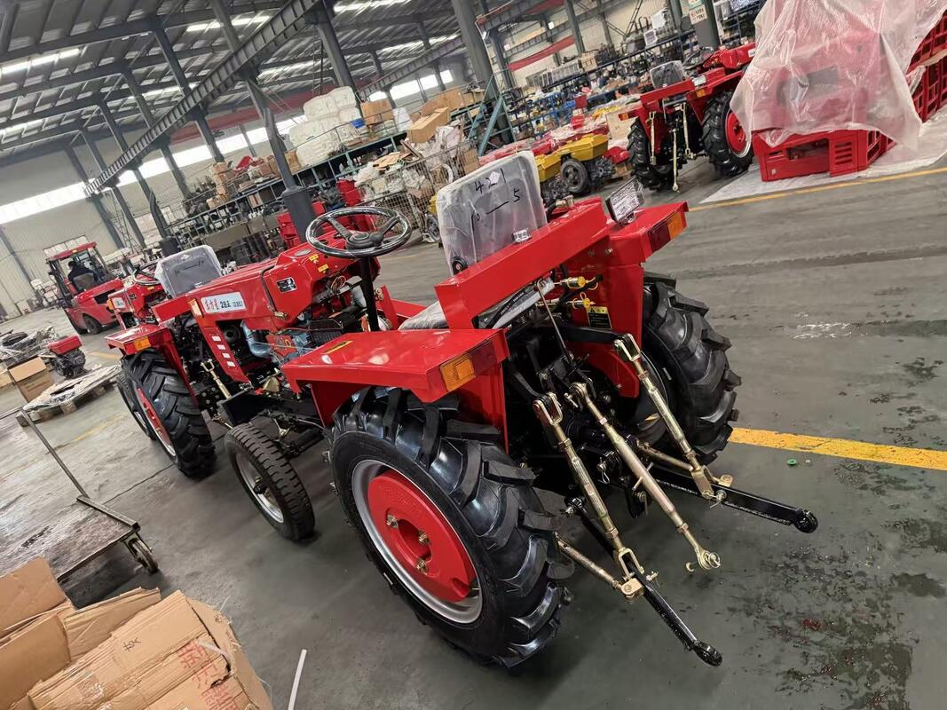 Tractor de cuatro ruedas vehículo agrícola versátil perfecto para la preparación del suelo cultivo y transporte de suministros agrícolas