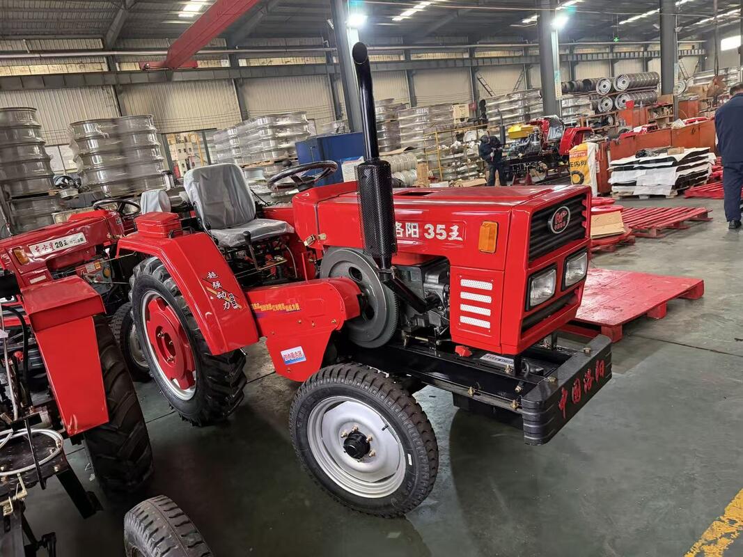 Tractor 2WD de 25-35HP, elevador hidráulico, TDF de doble velocidad, certificado CE. Directo de fábrica, envío global. Se buscan distribuidores.