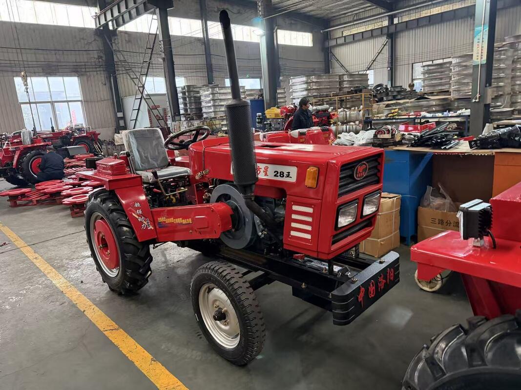 - Mini Tractor 4 Ruedas 18HP: ¡Tamaño Compacto, Estabilidad 4WD, Perfecto para Granjas Pequeñas!