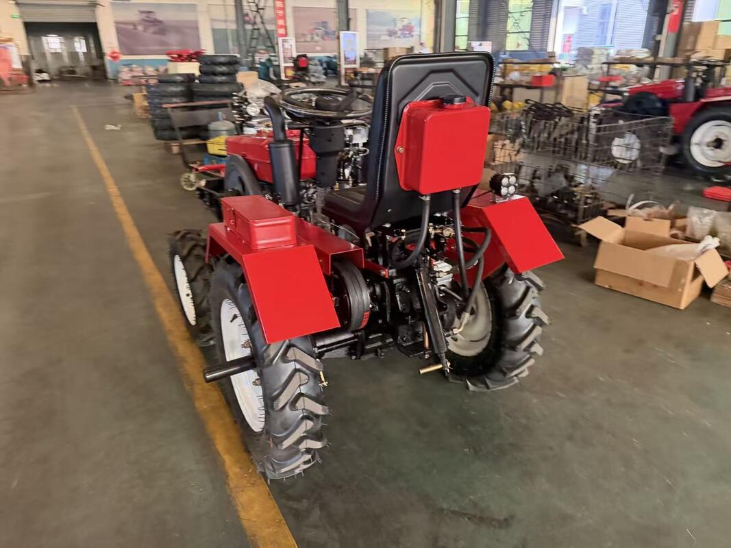 - Mini Tractor 4 Ruedas 18HP: ¡Tamaño Compacto, Estabilidad 4WD, Perfecto para Granjas Pequeñas!