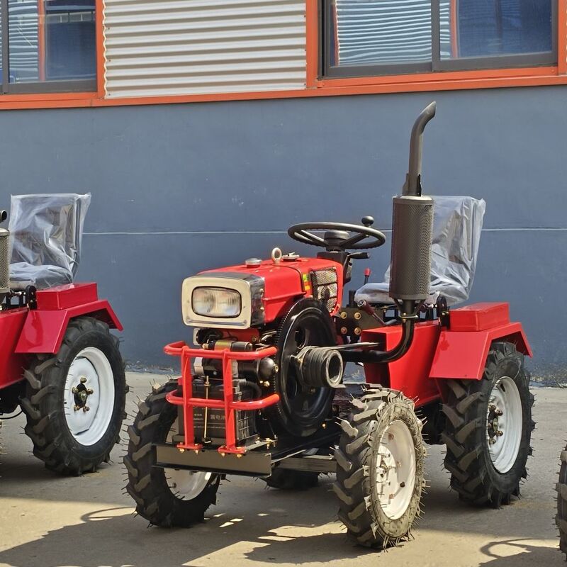 Tractor de tracción a cuatro ruedas duradero equipado con motor y transmisión de carga pesada diseñado para mejorar la productividad en las tareas agrícolas