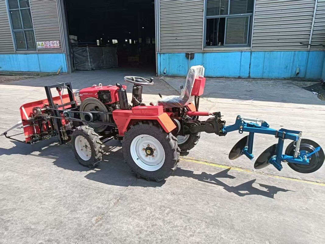 Tractor de cuatro ruedas maquinaria agrícola duradera y versátil diseñada para mejorar la productividad y facilitar las operaciones agrícolas pesadas