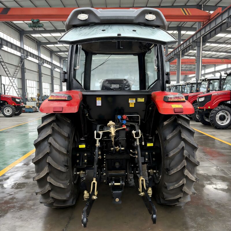 12LL Tanque de combustible Tractor de cuatro ruedas Diesel Motorizado 4WD Método de conducción Fuerte y equipo para el trabajo agrícola intensivo